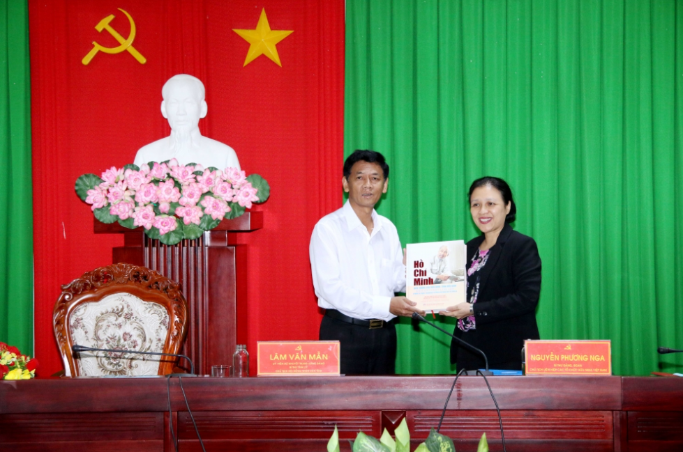 VUFO President encourages Soc Trang's work in people-to-people relations